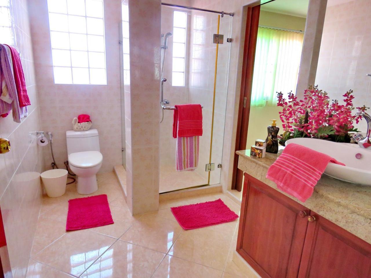 Butterfly Garden Boutique Residences Large Luxury Apts And Villas A Lifetsyle Destination By Neang, Everything You Need All Right Here 1-3 Bedrooms 110 To 190 Sq Mtrs, 2 Full Bathrooms, Rain Shower, Spa Bath, Bbq, Free Wifi, Staff 24-7, Close To Beac Pattaja Kültér fotó