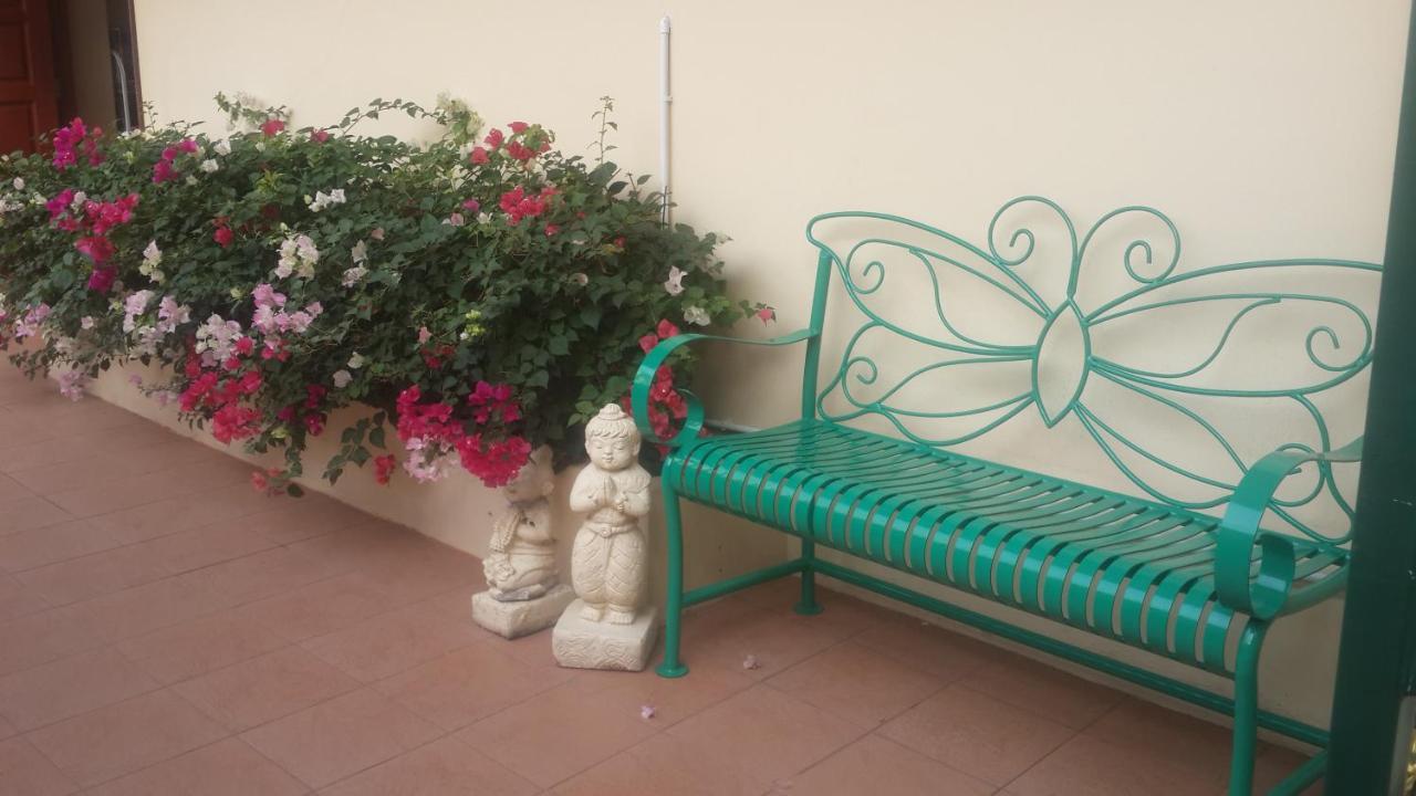 Butterfly Garden Boutique Residences Large Luxury Apts And Villas A Lifetsyle Destination By Neang, Everything You Need All Right Here 1-3 Bedrooms 110 To 190 Sq Mtrs, 2 Full Bathrooms, Rain Shower, Spa Bath, Bbq, Free Wifi, Staff 24-7, Close To Beac Pattaja Kültér fotó